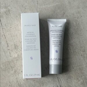 Mary Kay Medium-Coverage Foundation - Ivory 104